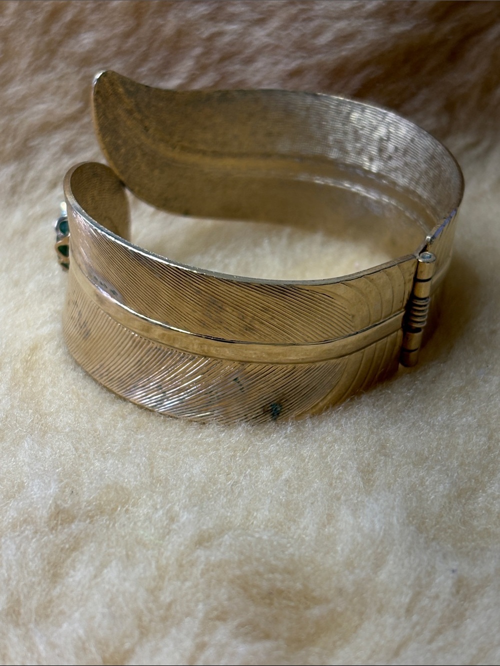 Vintage Gold-Tone Hinge Leaf design Bracelet with Green Stone Accents - Picture 5 of 8